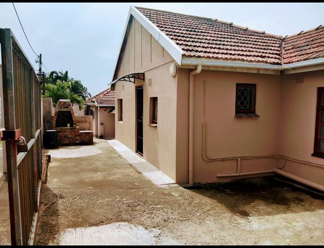 5 BEDROOM HOUSE FOR SALE IN BLUFF
